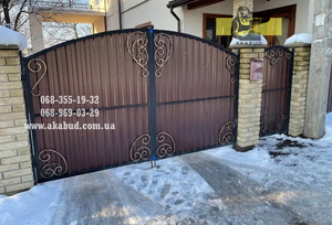 Кованые ворота с профнастилом. Распашные ворота с профнастилом #1742716