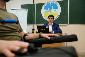 Тестування людей на брехню - поліграфолог #1744361