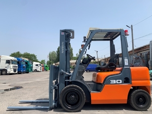 Вилочный автопогрузчик Nissan,  вагонник,  с боковым смещением. Наработка 5837 мг #1744896