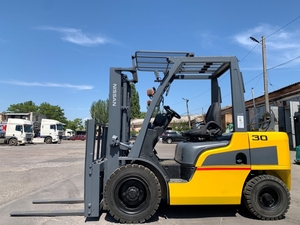 Вилочный погрузчик Nissan на 3 тонны,  с синхронным позиционером вил #1744897