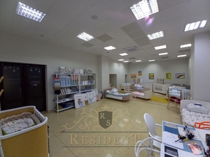 Приміщення в центрі міста. 1 поверх,  перші двері в загальному вході. #1747064