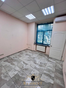 Офіспослуги в центрі міста. Окремий вхід,  Свій туалет і вода. #1747211