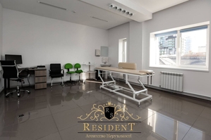 Продаж приміщення в центрі міста 1поверх. Клініка. З орендарями на довгий строк. #1747017