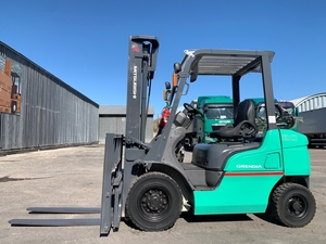 Вилочний автонавантажувач Mitsubishi,  з пічкою та бічним зсувом. Модель: FGE20T #1749034