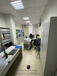 Продаж Офіс в центрі міста з орендарями  #1747036