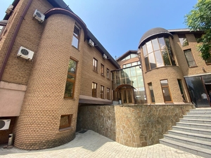 Оренда будівлі в центрі міста зі своїм двором. 3 поверха + цоколь #1747208