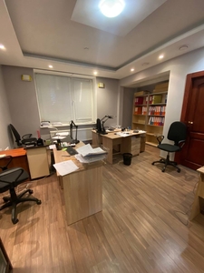 Оренда офісу в новобудові. Окремий вхід зі сторони двору,  парковочні місця.  #1747025