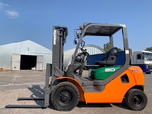 Вилковий автонавантажувач Komatsu на великих 12 колесах. Модель:FG20C-16 #1751138