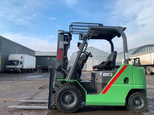 Газ-бензиновий навантажувач TCM (Nissan) з вагами,  із напрацюванням 7644 м/г #1752864